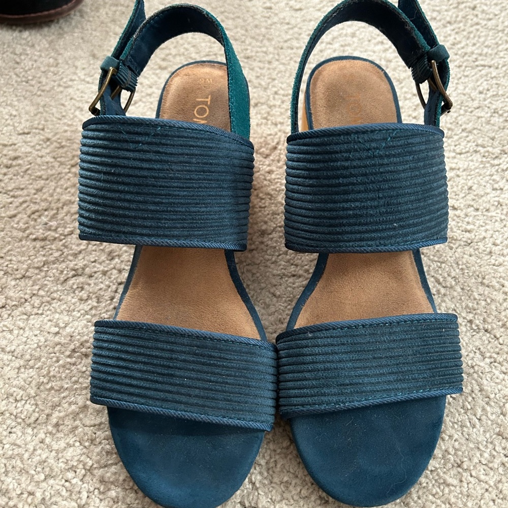 Toms Women’s Poppy Sandal Size 6